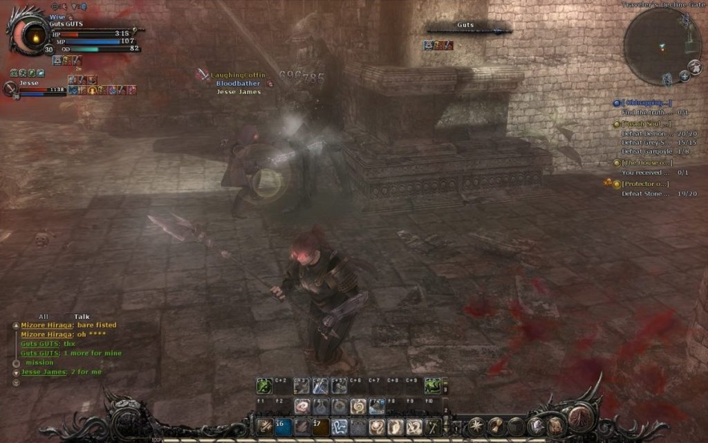 Un groupe de personnages en combat dans un jeu vidéo, avec des éléments de dialogue affichés à l'écran et des effets de combat visibles.