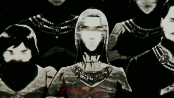 femme-maudite-dans-les-titans.jpg Secrets attaque des titans