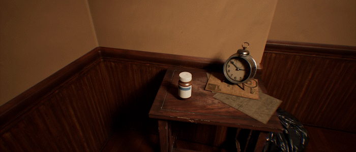 Une table en bois avec une horloge, un flacon de médicaments, et des papiers éparpillés dans un coin d'un appartement sombre.