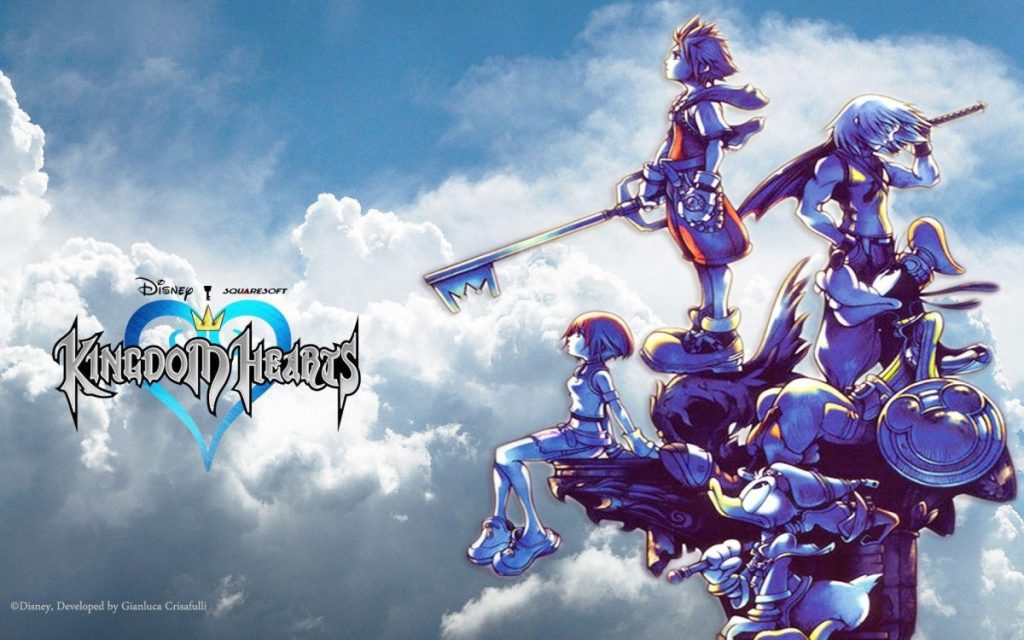 Logo de Kingdom Hearts avec des personnages emblématiques sur fond nuageux.
