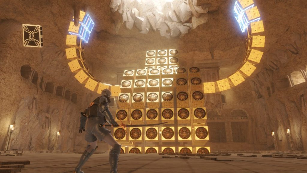 Un personnage dans un environnement de jeu vidéo, observant une structure en blocs lumineux dans une caverne.