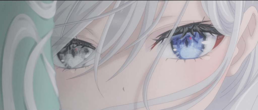 Gros plan sur un visage avec des yeux aux couleurs contrastées, l'un bleu et l'autre gris, mettant en avant un regard expressif.